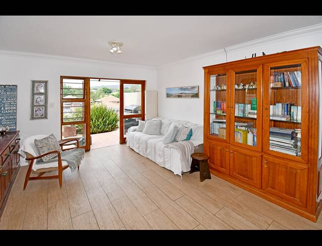 2 BEDROOM SECTIONAL TITLE FOR SALE IN SANDRINGHAM